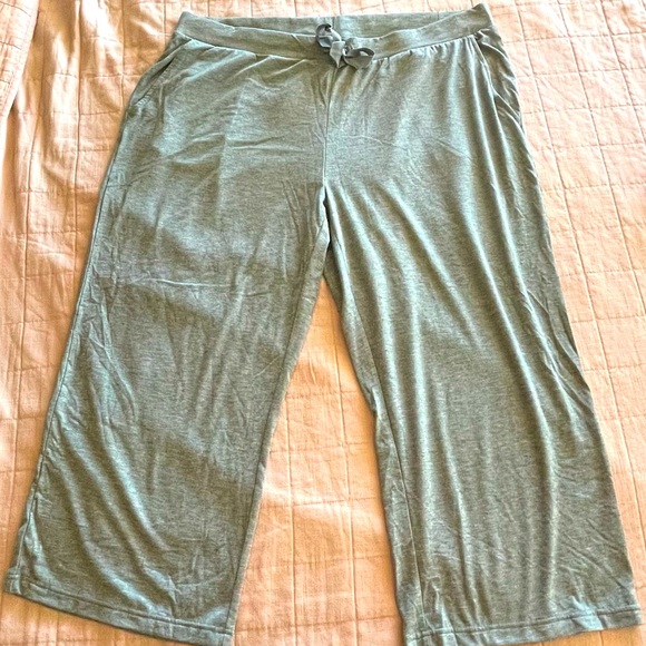♥️ Bundle of 2 | Gray Heather Lounge Mid Rise Wide Leg Crop Pajama Pants - Picture 3 of 5